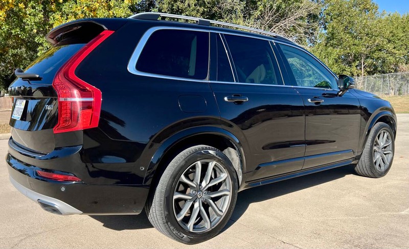 Volvo XC90 Vehicle Full-screen Gallery Image 06