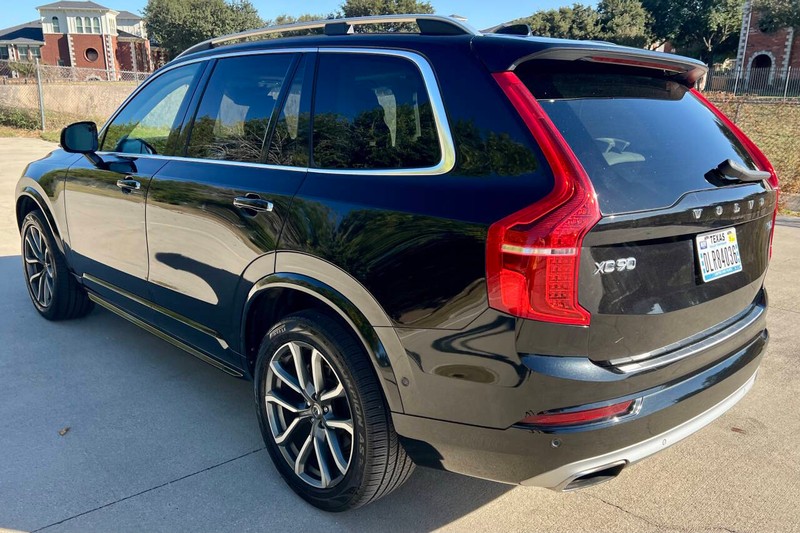 Volvo XC90 Vehicle Full-screen Gallery Image 08