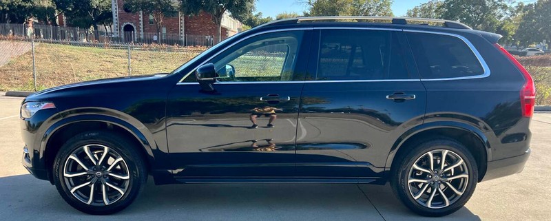 Volvo XC90 Vehicle Full-screen Gallery Image 09