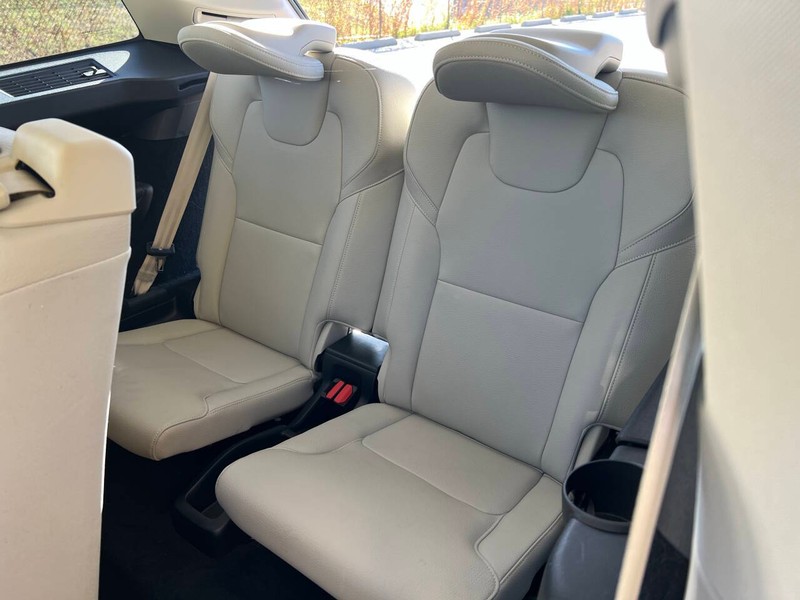 Volvo XC90 Vehicle Full-screen Gallery Image 15