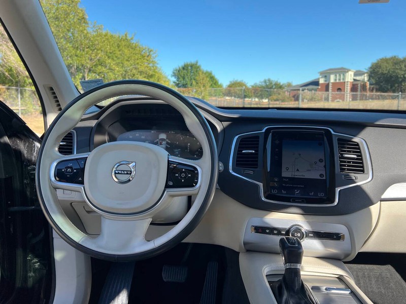 Volvo XC90 Vehicle Full-screen Gallery Image 20