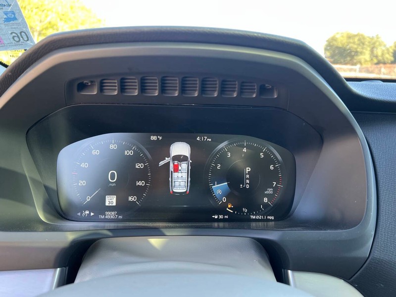 Volvo XC90 Vehicle Full-screen Gallery Image 22