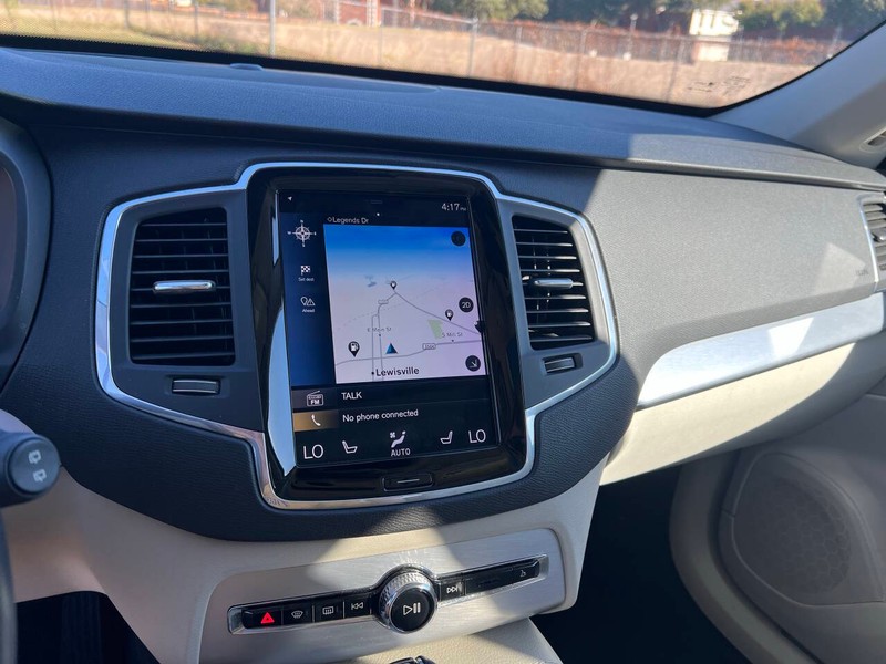 Volvo XC90 Vehicle Full-screen Gallery Image 23