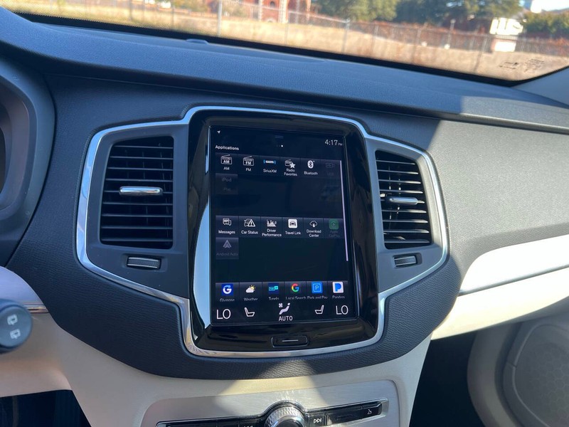 Volvo XC90 Vehicle Full-screen Gallery Image 24