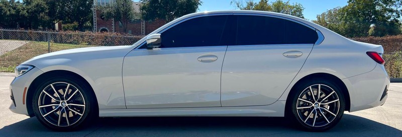 BMW 3 Series Vehicle Full-screen Gallery Image 02