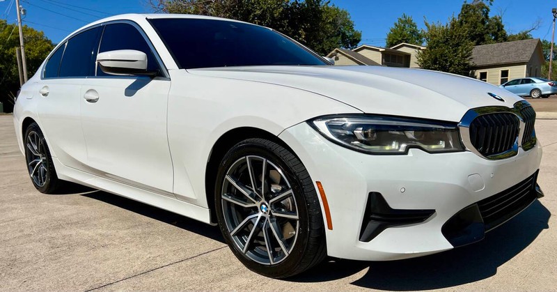 BMW 3 Series Vehicle Full-screen Gallery Image 07