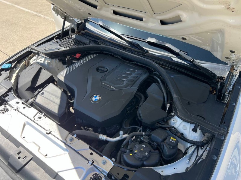 BMW 3 Series Vehicle Full-screen Gallery Image 08