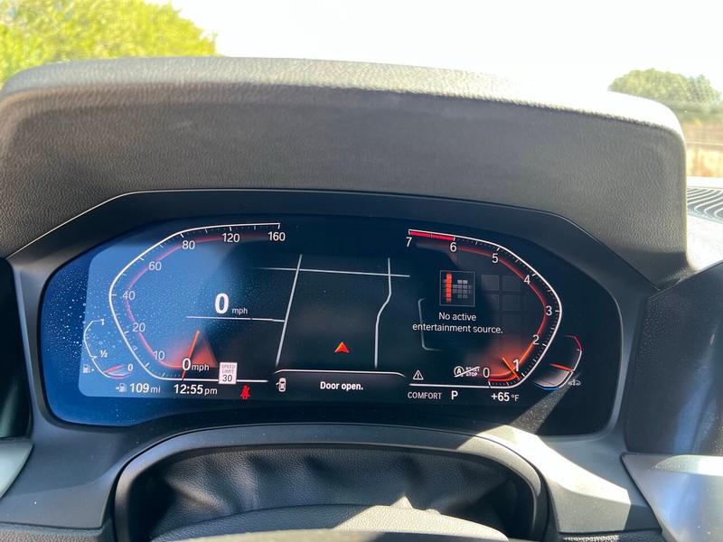 BMW 3 Series Vehicle Full-screen Gallery Image 10