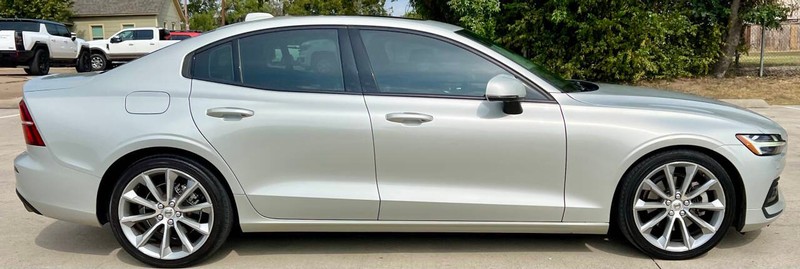 Volvo S60 Vehicle Full-screen Gallery Image 02