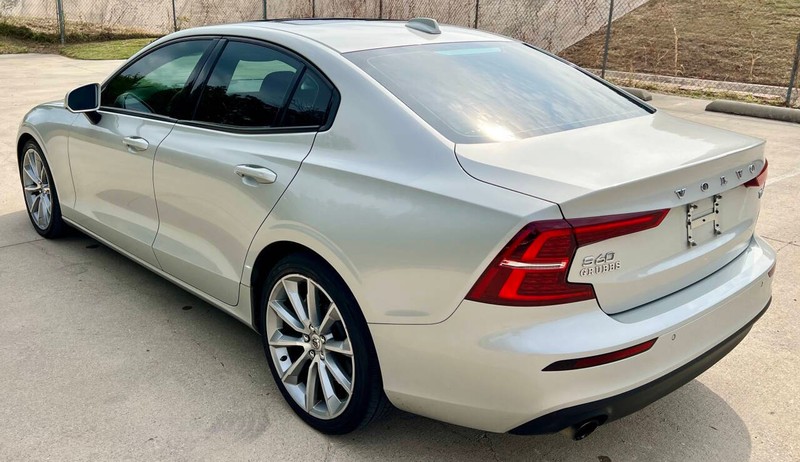 Volvo S60 Vehicle Full-screen Gallery Image 05