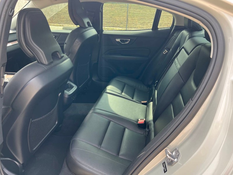 Volvo S60 Vehicle Full-screen Gallery Image 13