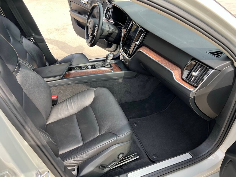 Volvo S60 Vehicle Full-screen Gallery Image 15