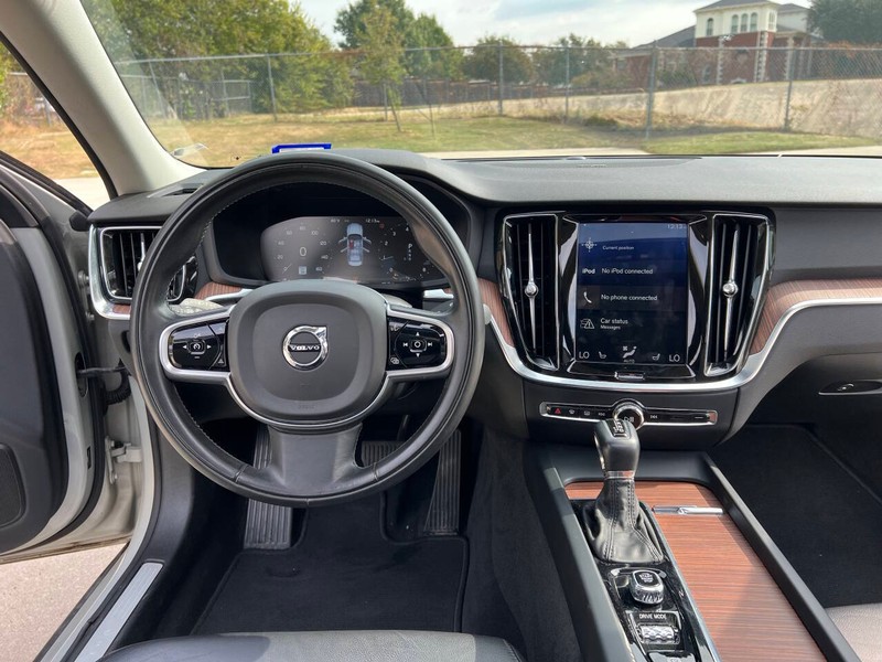 Volvo S60 Vehicle Full-screen Gallery Image 16