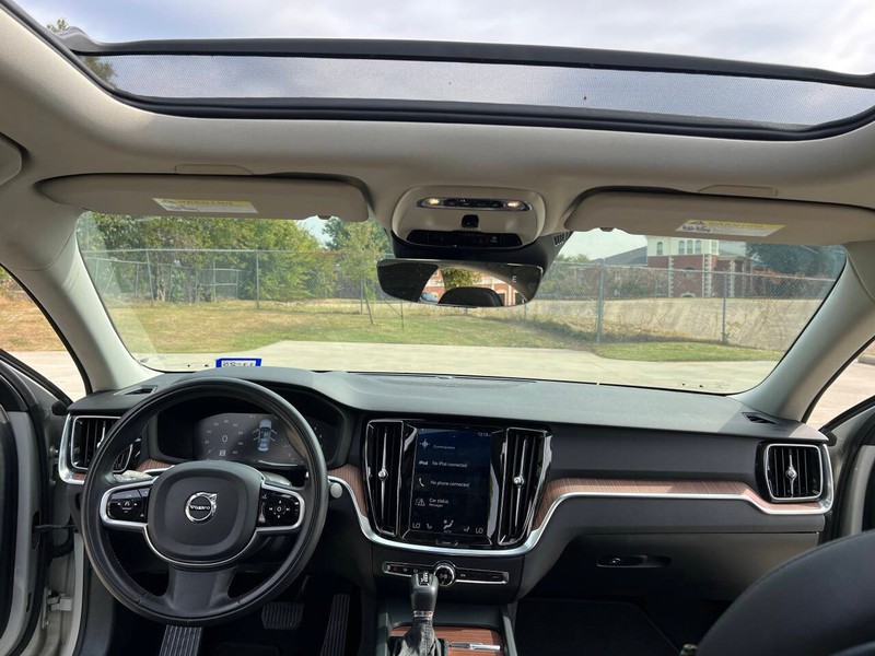 Volvo S60 Vehicle Full-screen Gallery Image 18