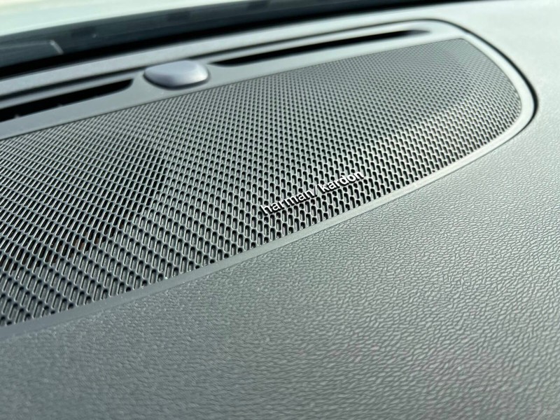 Volvo S60 Vehicle Full-screen Gallery Image 25