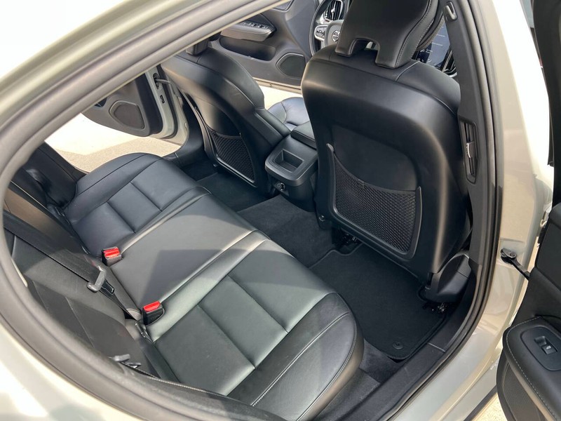 Volvo S60 Vehicle Full-screen Gallery Image 26