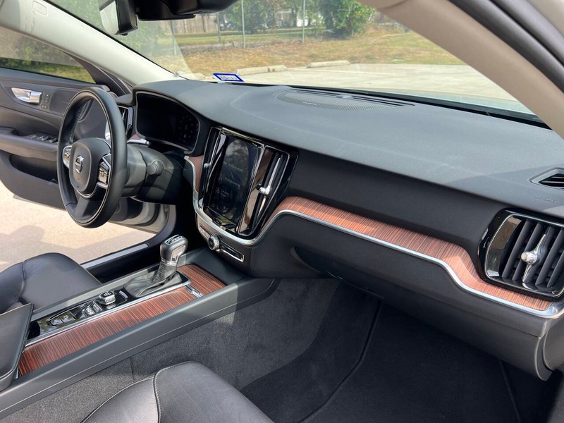 Volvo S60 Vehicle Full-screen Gallery Image 27