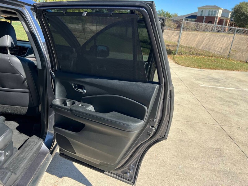 Honda Pilot Vehicle Full-screen Gallery Image 11