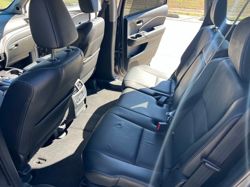 Honda Pilot Vehicle Full-screen Gallery Image 14