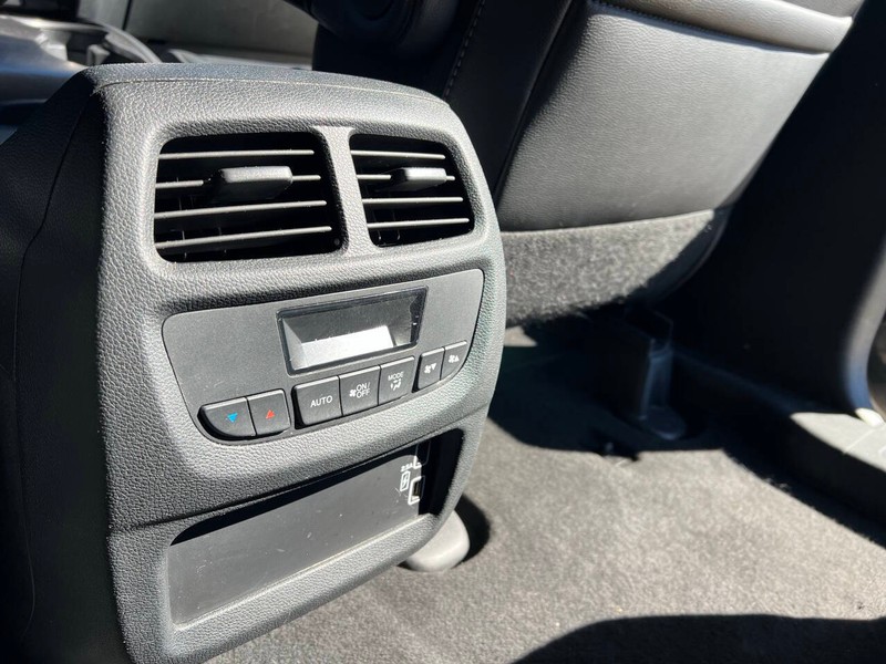 Honda Pilot Vehicle Full-screen Gallery Image 15