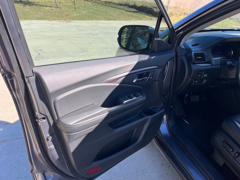 Honda Pilot Vehicle Full-screen Gallery Image 17