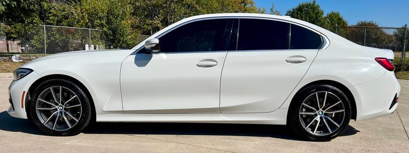 BMW 3 Series Vehicle Full-screen Gallery Image 02