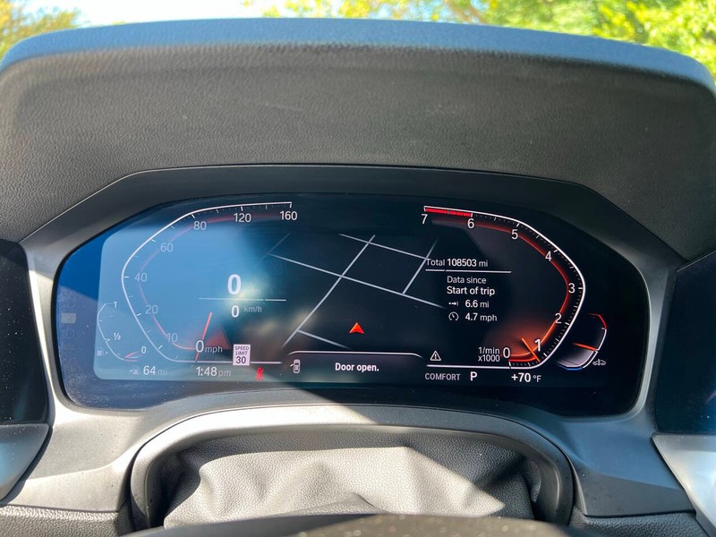 BMW 3 Series Vehicle Full-screen Gallery Image 20