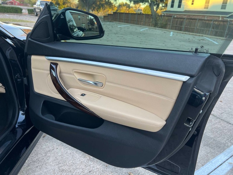 BMW 4 Series Vehicle Full-screen Gallery Image 08