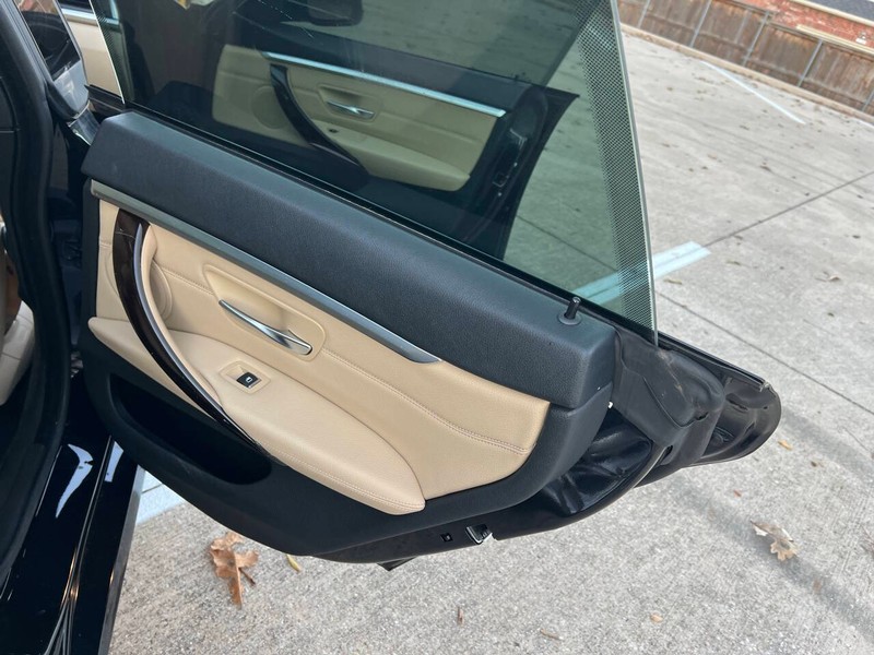 BMW 4 Series Vehicle Full-screen Gallery Image 10