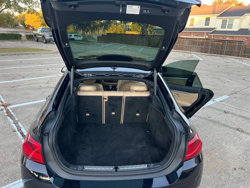 BMW 4 Series Vehicle Full-screen Gallery Image 11