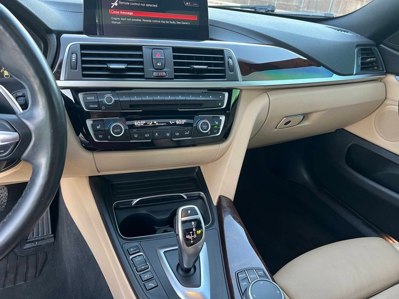 BMW 4 Series Vehicle Full-screen Gallery Image 17