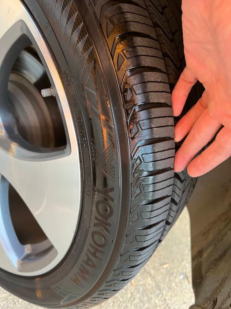 Mercedes-Benz GLE Vehicle Full-screen Gallery Image 03