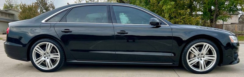 Audi A8 L Vehicle Full-screen Gallery Image 02