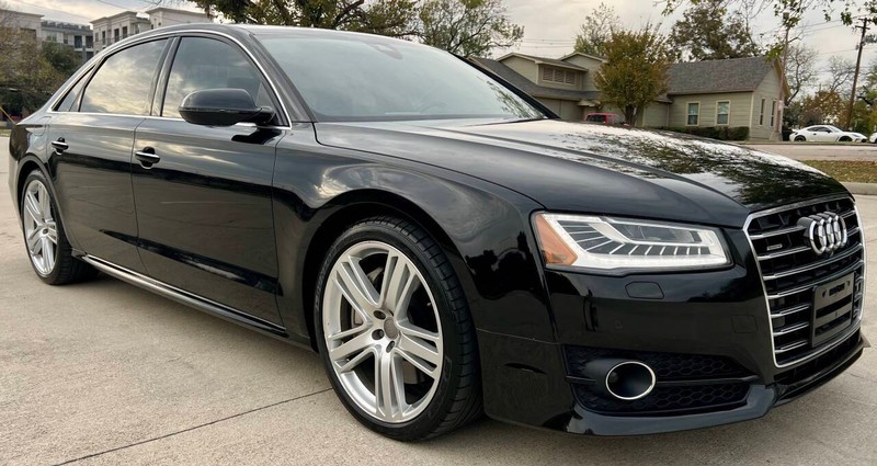 Audi A8 L Vehicle Full-screen Gallery Image 03