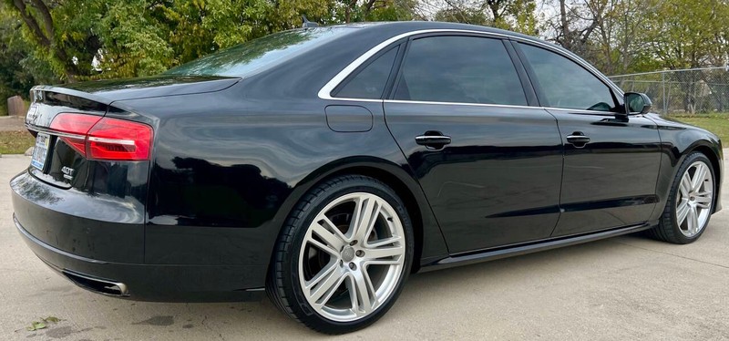 Audi A8 L Vehicle Full-screen Gallery Image 04