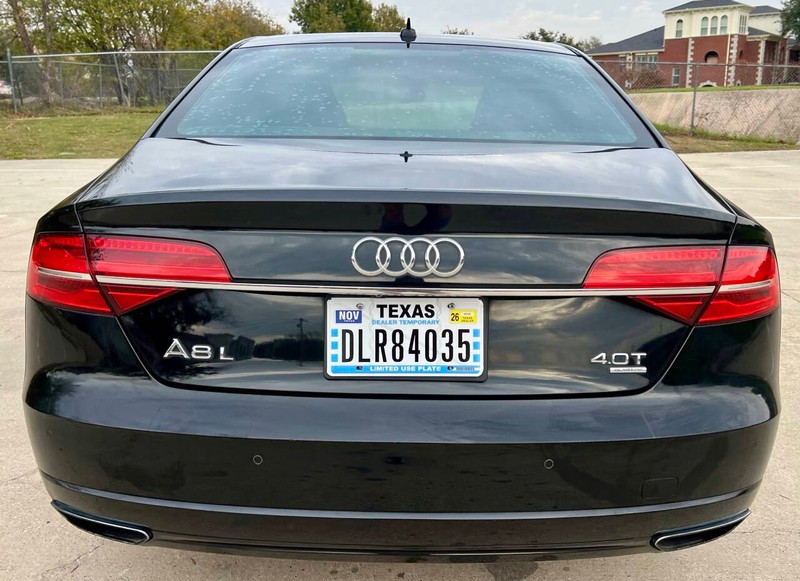 Audi A8 L Vehicle Full-screen Gallery Image 05