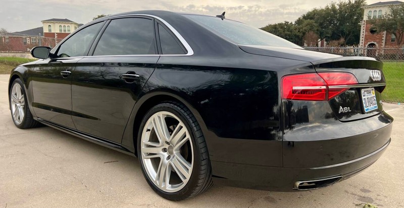 Audi A8 L Vehicle Full-screen Gallery Image 06