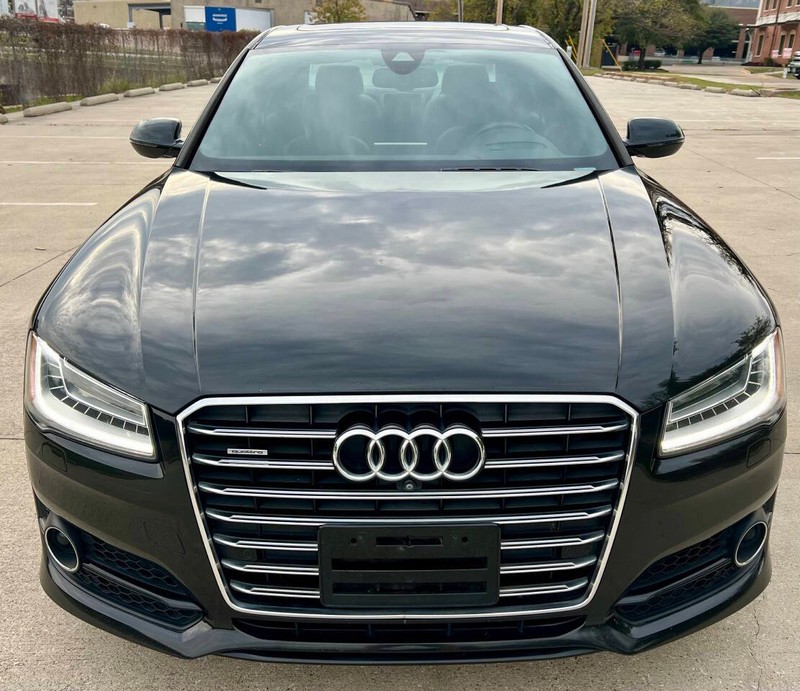 Audi A8 L Vehicle Full-screen Gallery Image 08