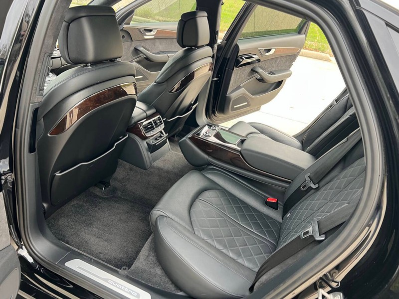 Audi A8 L Vehicle Full-screen Gallery Image 12