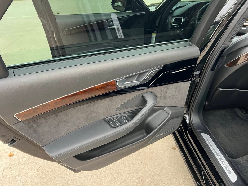 Audi A8 L Vehicle Full-screen Gallery Image 13