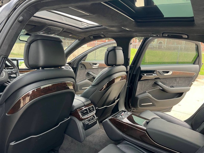 Audi A8 L Vehicle Full-screen Gallery Image 17