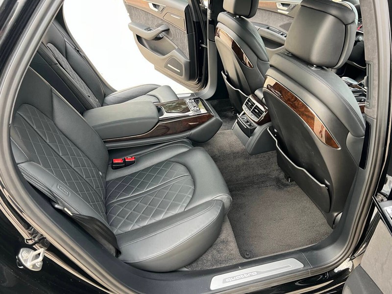 Audi A8 L Vehicle Full-screen Gallery Image 19