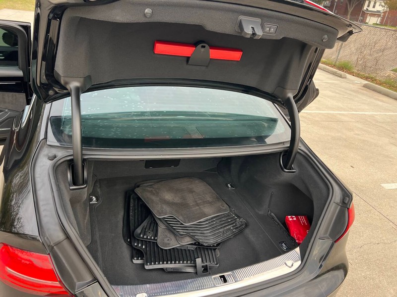 Audi A8 L Vehicle Full-screen Gallery Image 21