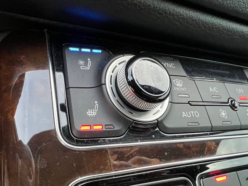 Audi A8 L Vehicle Full-screen Gallery Image 25