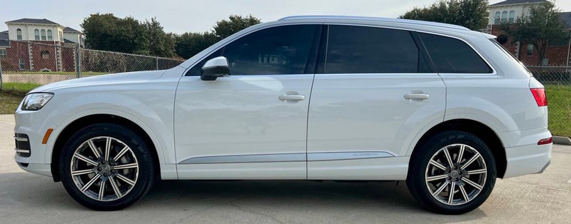 Audi Q7 Vehicle Full-screen Gallery Image 08