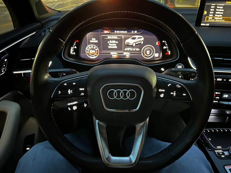 Audi Q7 Vehicle Full-screen Gallery Image 09
