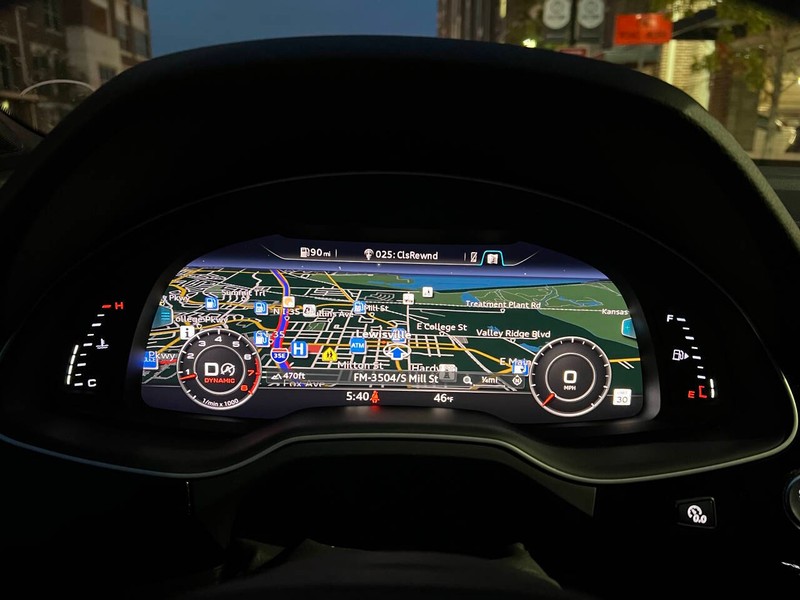 Audi Q7 Vehicle Full-screen Gallery Image 10