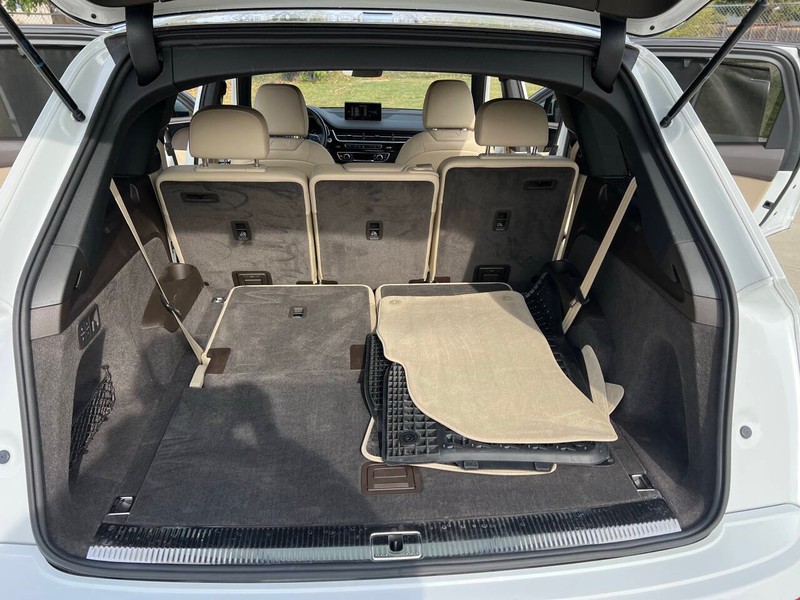 Audi Q7 Vehicle Full-screen Gallery Image 21