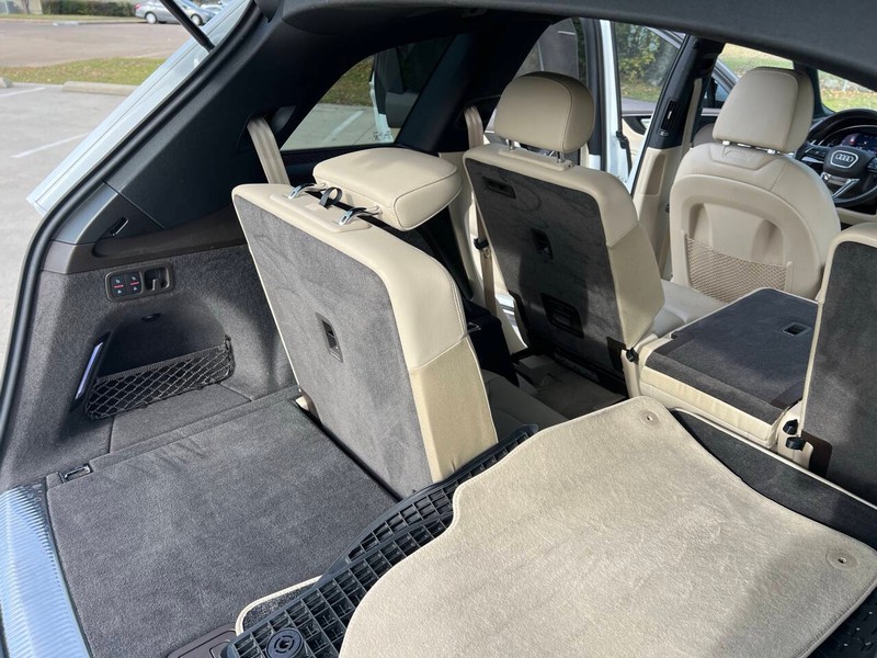 Audi Q7 Vehicle Full-screen Gallery Image 26