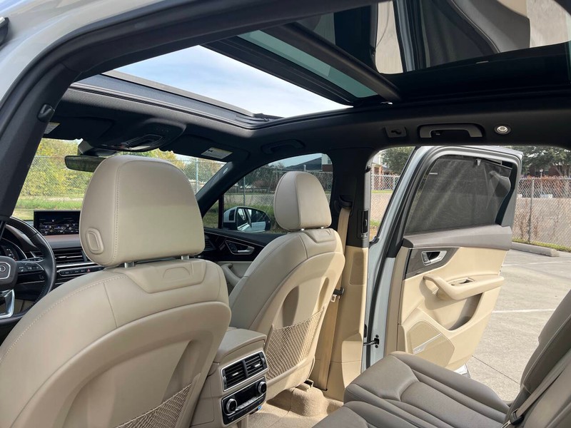 Audi Q7 Vehicle Full-screen Gallery Image 28